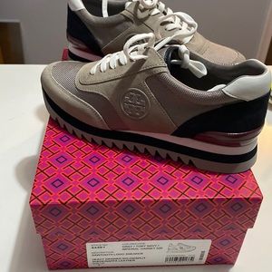 BNIB Tory Burch Sawtooth Logo Sneakers. Can be worn with anything!